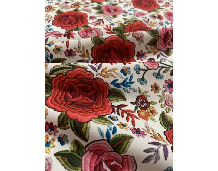 Tejido con estampado de mantón de Manila fondo blanco