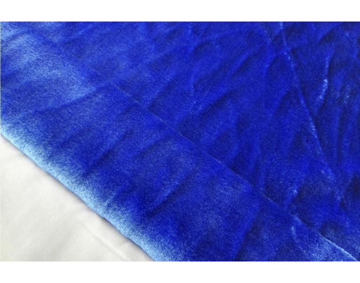 Pelo corto azul